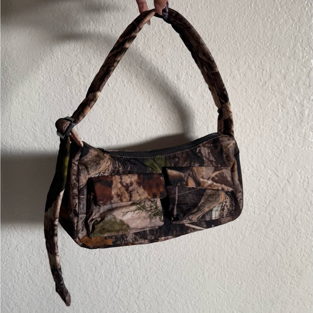 BAGGU camo shoulder bag